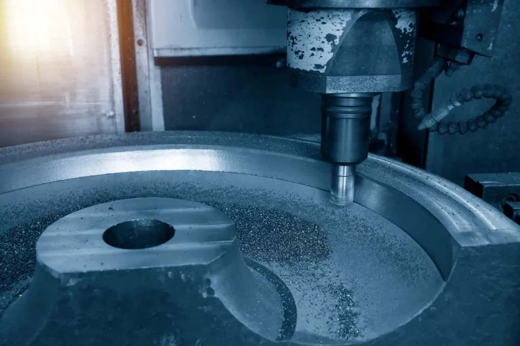 量産鋳造部品の後工程として行う鋳鉄部品のCNC旋削・フライス加工現場。